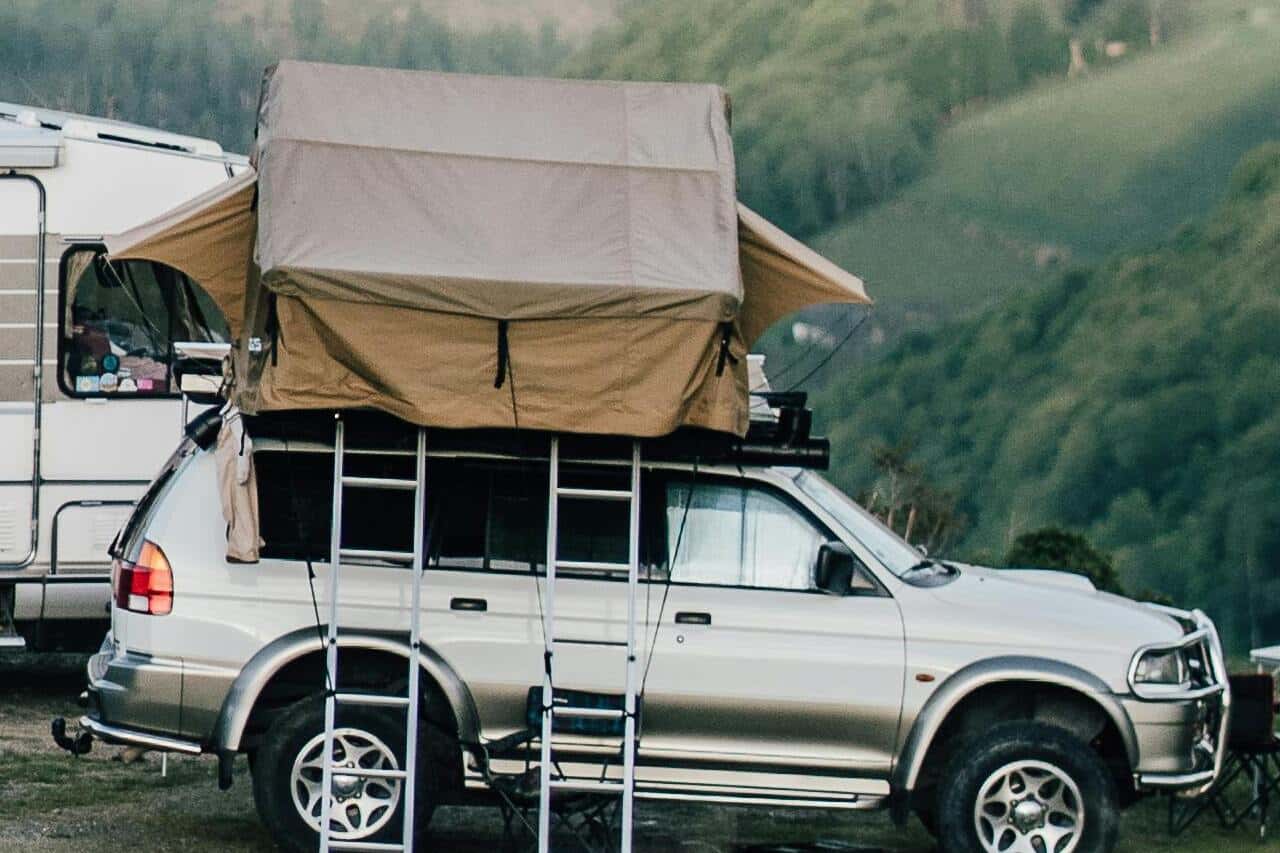 Barre ou galerie pour tente de toit : Le guide complet