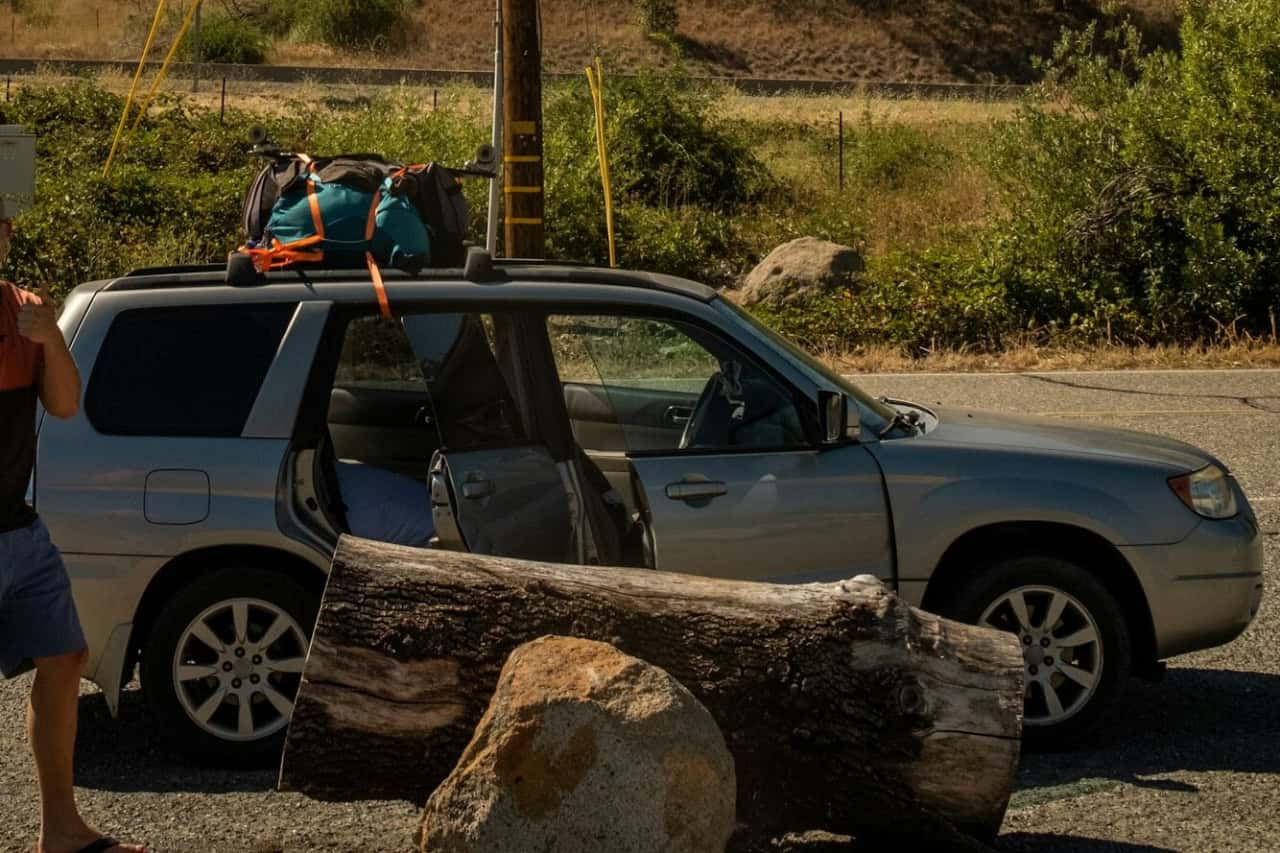 Comment sangler sans barre de toit : méthodes efficaces